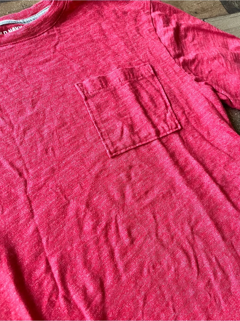 3/$15 ✨ Boy's Old Navy Heather Red Pocket Crew Neck T-Shirt | XL (14/16)